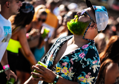 Greenworld festival, hombre con barba verde